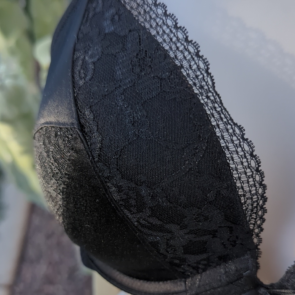 Victoria's Secret Black Satin & Lace Push Up Bra 34C - Picture 3 of 7